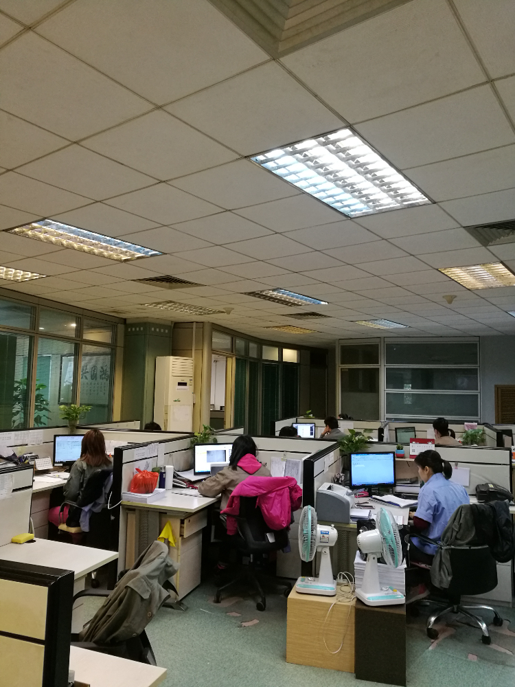 还在寻找深圳市办公高隔断定制报价表吗？大来隔断为您提供超值方案！
