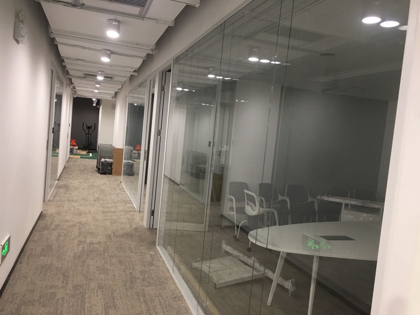 如何以高性价比选择上海市高隔断办公售价方案