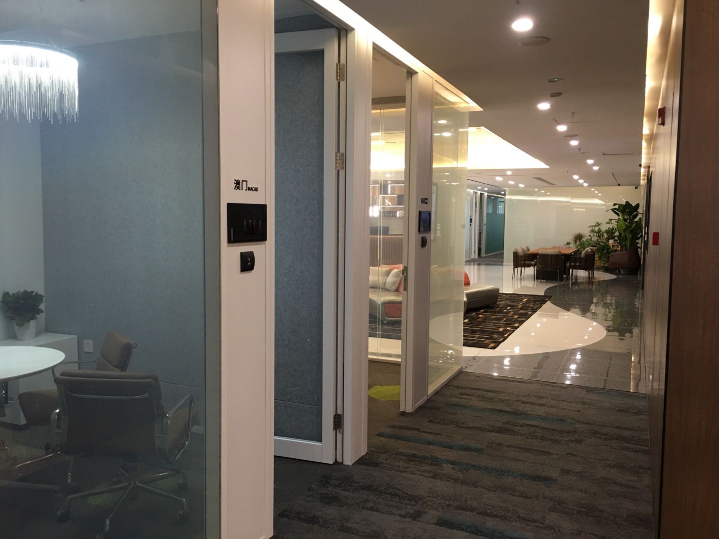 广州市荔湾区办公室钢化玻璃高隔断定制方案 – 大来隔断专业定制