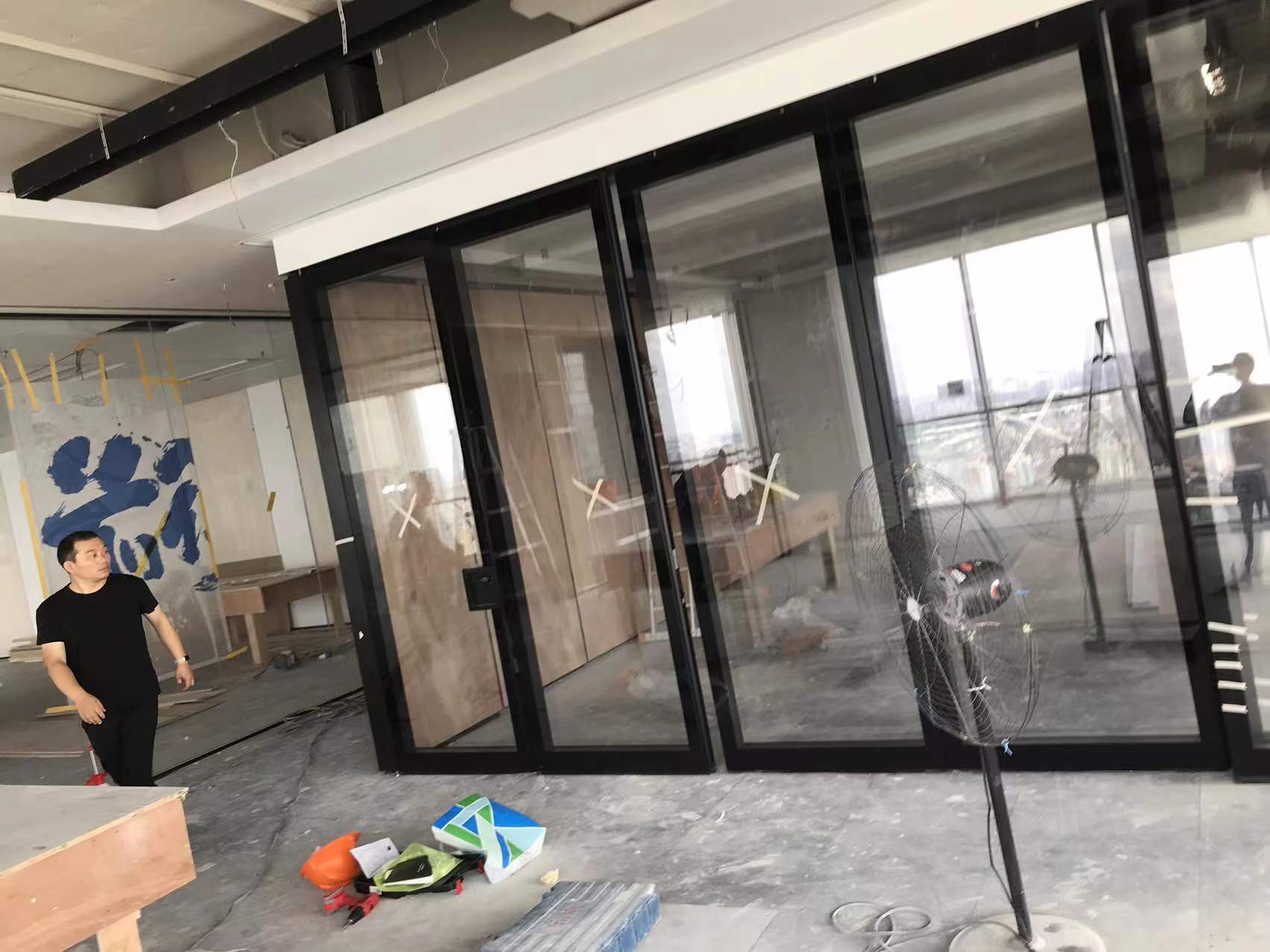 避免办公室隔断隐患，选择专业上海市办公室高隔断制作供应商