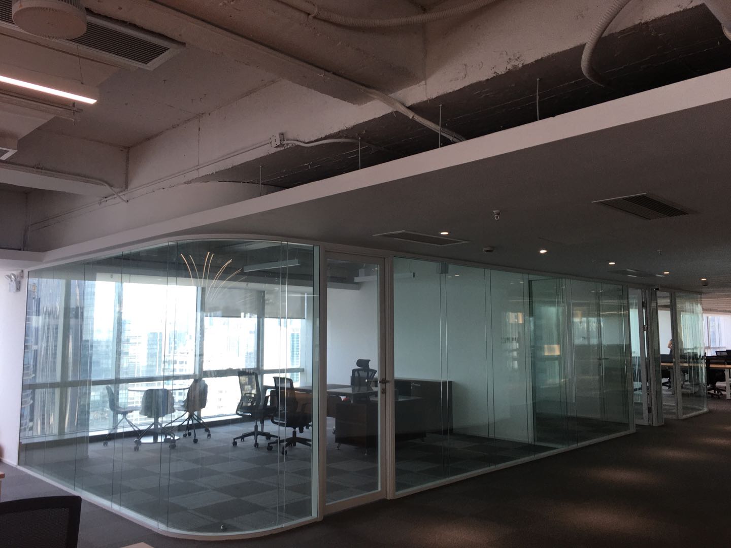 别让办公室隔断噪音毁了你的工作环境——北京办公室高隔断定制专业方案