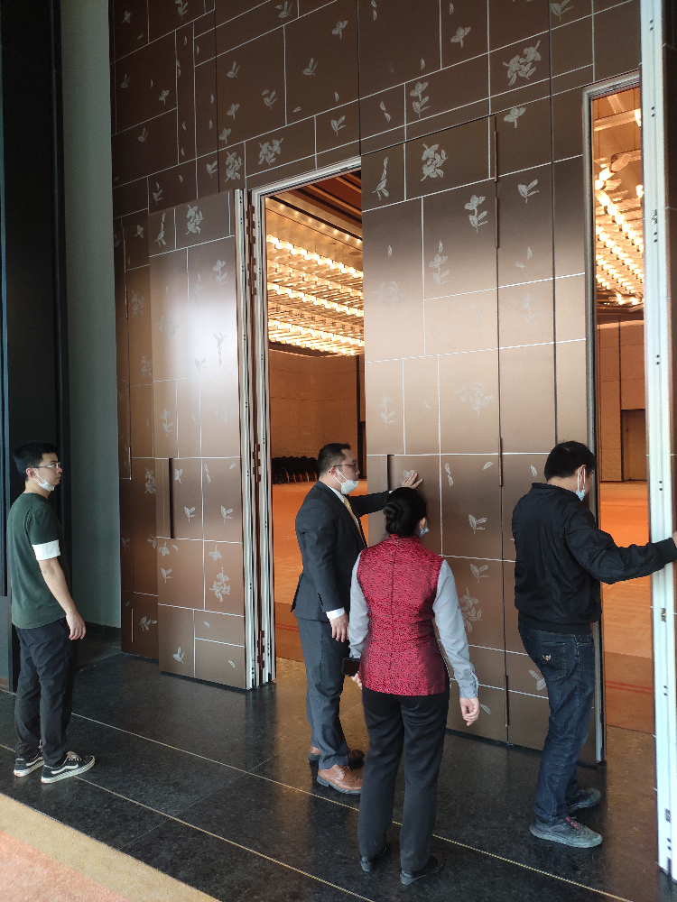 深圳宝安区活动隔断移门生产：打造高性价比四星级酒店隔断方案，拒绝同质化，隔音性能卓越