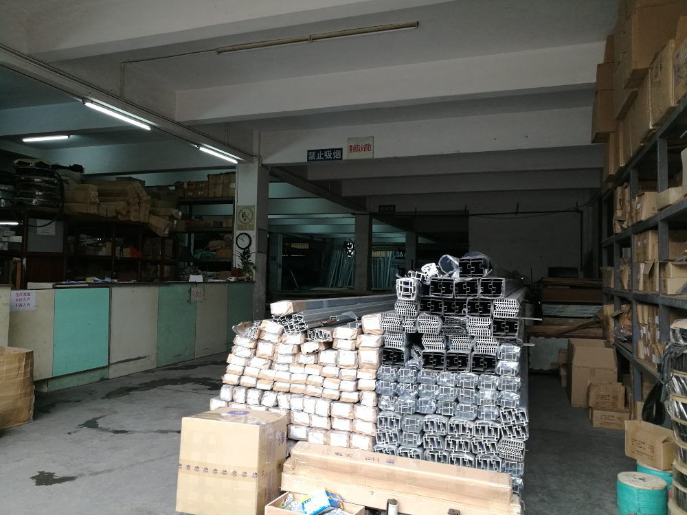 你在黄埔区找电动移动隔断厂吗？大来隔断免费为你定制报价！