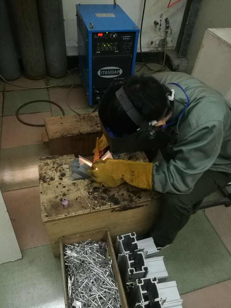 从传统到创新：广州增城实木活动隔断定做如何助力国际会展中心快速重组空间