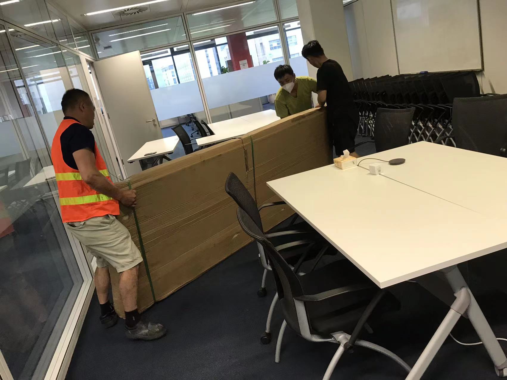 你还在烦恼办公室隔断选择吗？大来隔断帮你搞定！