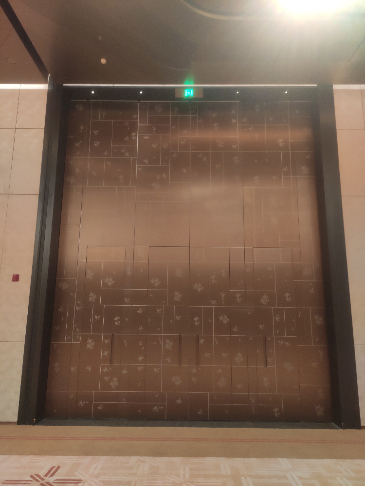 深圳办公活动隔断定制，专业设计美观，隔音+透光，帮你打造理想办公环境！