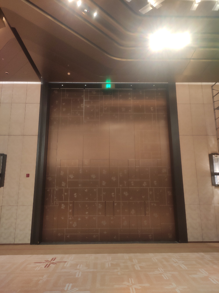 腾空而立的艺术屏障：北京市移动隔断墙报价揭秘