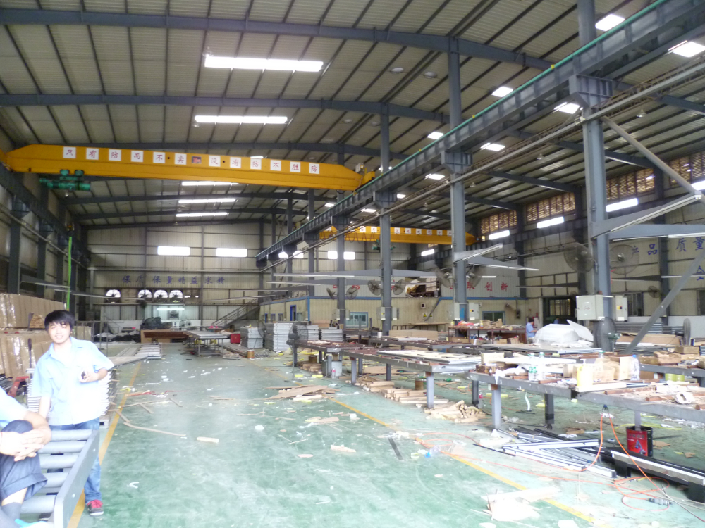 听不见轨道声的办公神器？深圳会议移动隔断门厂这样选才对！