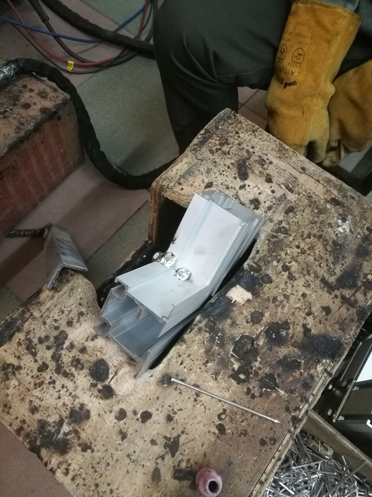 上海展览业如何选择不锈钢活动隔断供应商？专业解决方案解析