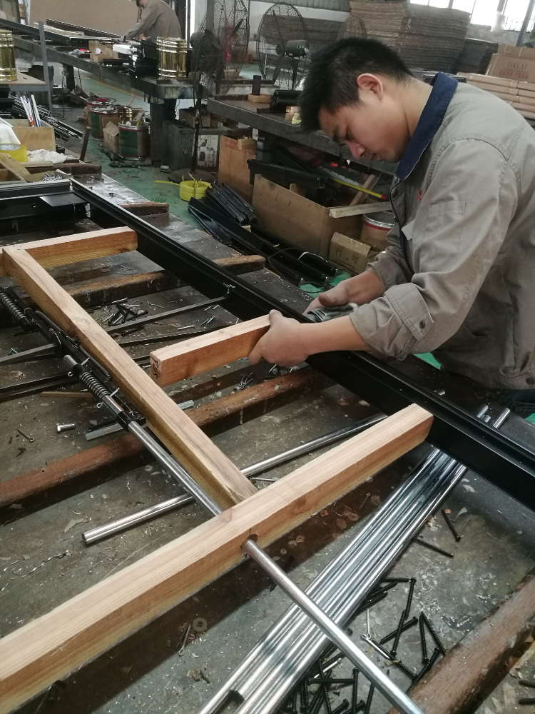 博物馆展厅改造必看：这家深圳市展厅活动隔断加工厂如何实现3小时快速重组？